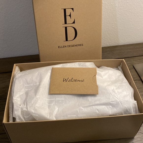 NIB [Ellen Degeneres] EG: 'Love' Langlee Ballet Flats in Black Big Girls Sz 4.5 - Picture 8 of 11